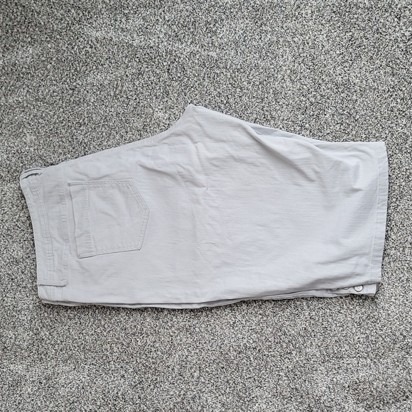 Gloria Vanderbilt Light Grey Capris!!! - Picture 1 of 10